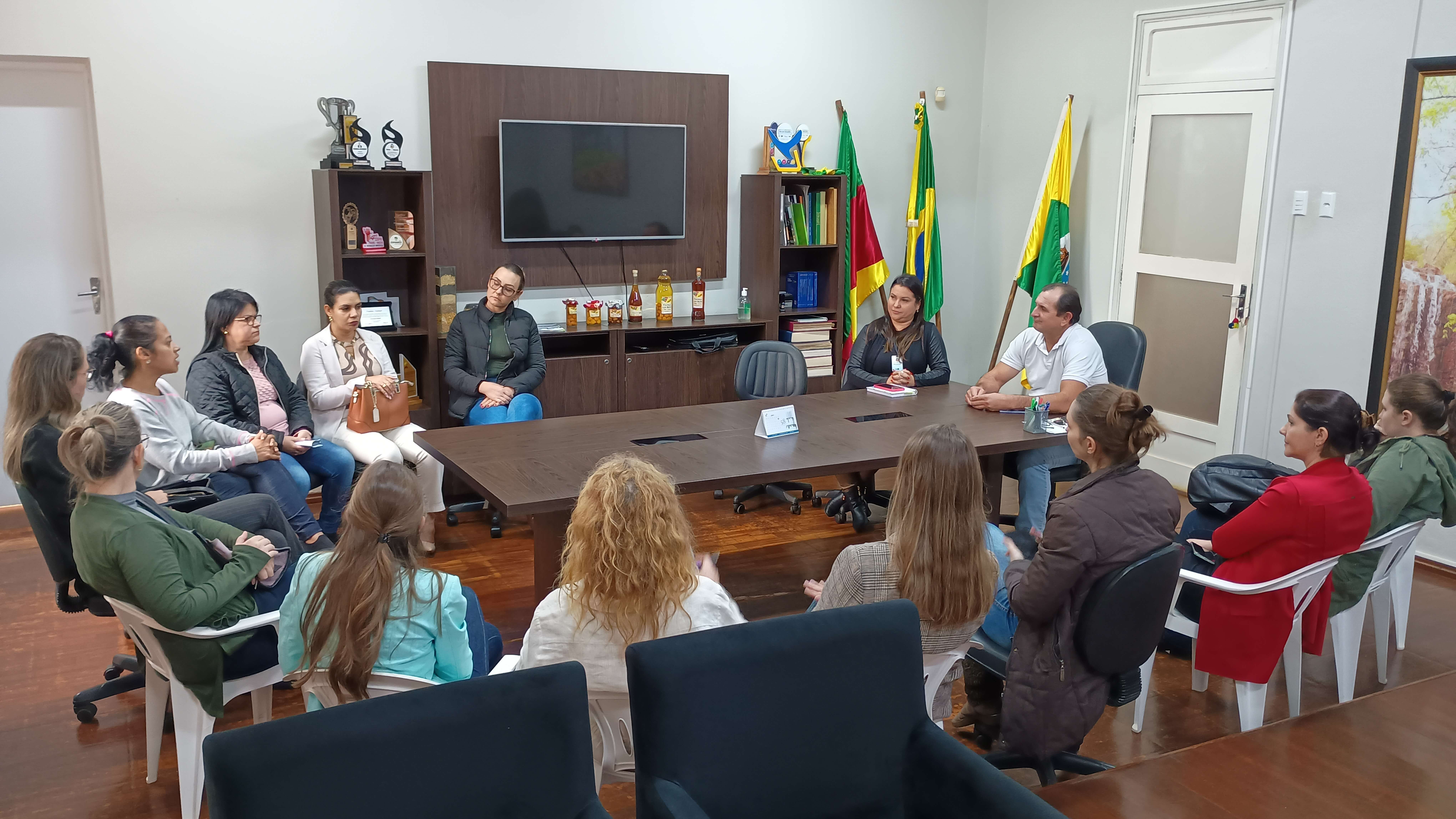 <p>Executivo re&uacute;ne profissionais de Sa&uacute;de para alinhar estrat&eacute;gias de atendimento</p>