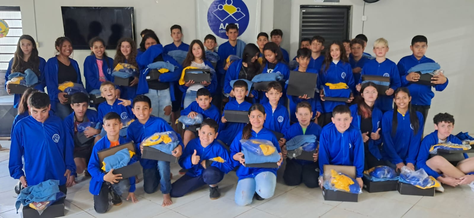 <div>Alunos do Programa AABB Comunidade recebem uniformes</div>
<div>&nbsp;</div>