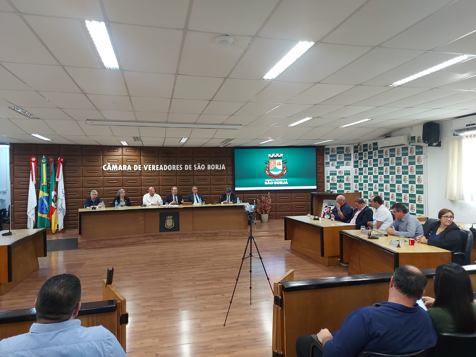 <p>Reuni&atilde;o com o presidente do Tribunal de Contas Marco Peixoto</p>