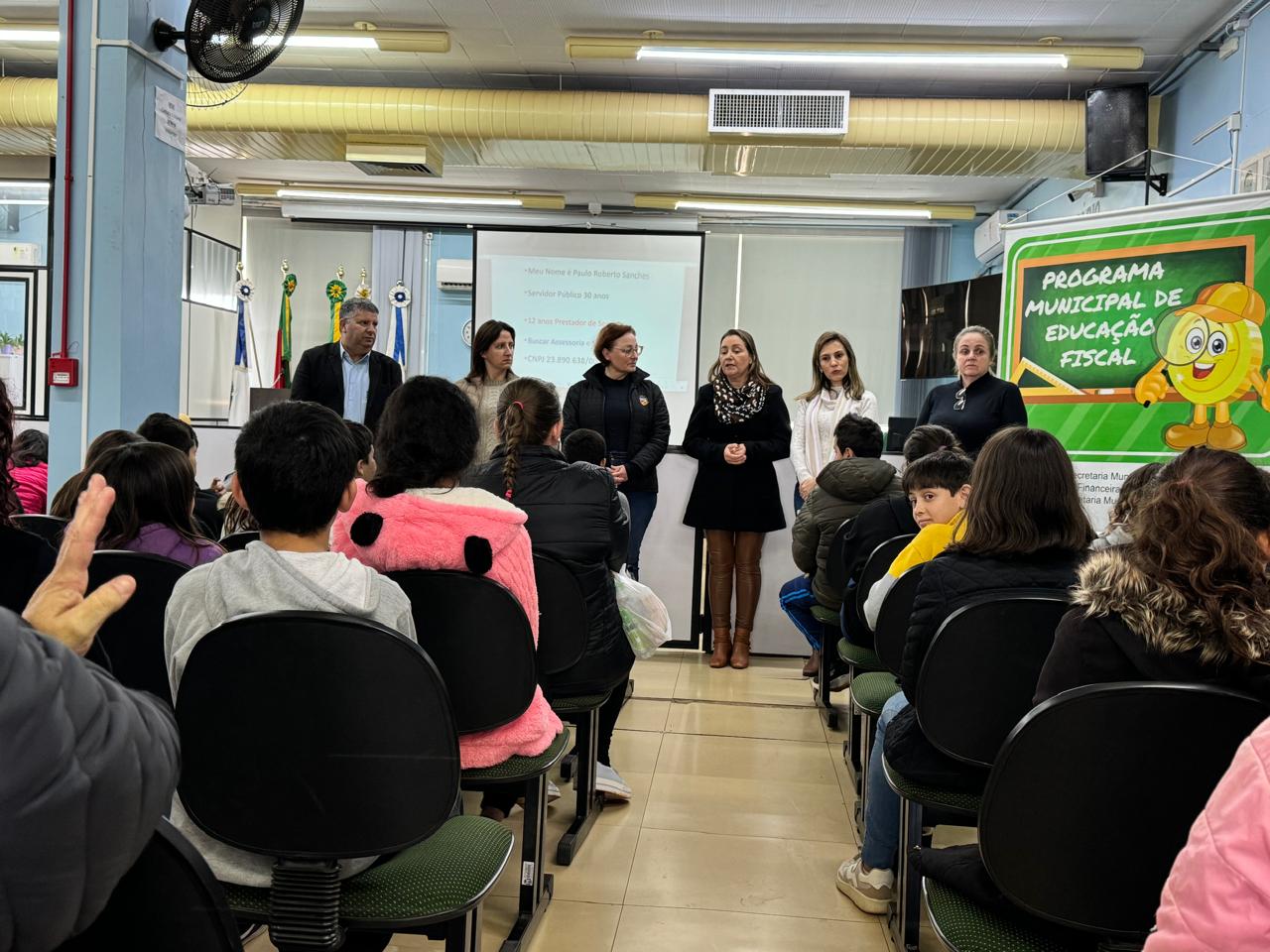 <p align="justify"><span style="font-family: Arial, sans-serif;">Encontro de sensibiliza&ccedil;&atilde;o sobre Educa&ccedil;&atilde;o Fiscal &eacute; realizado &agrave; estudantes dos Anos Finais do Ensino Fundamental em Giru&aacute;</span></p>