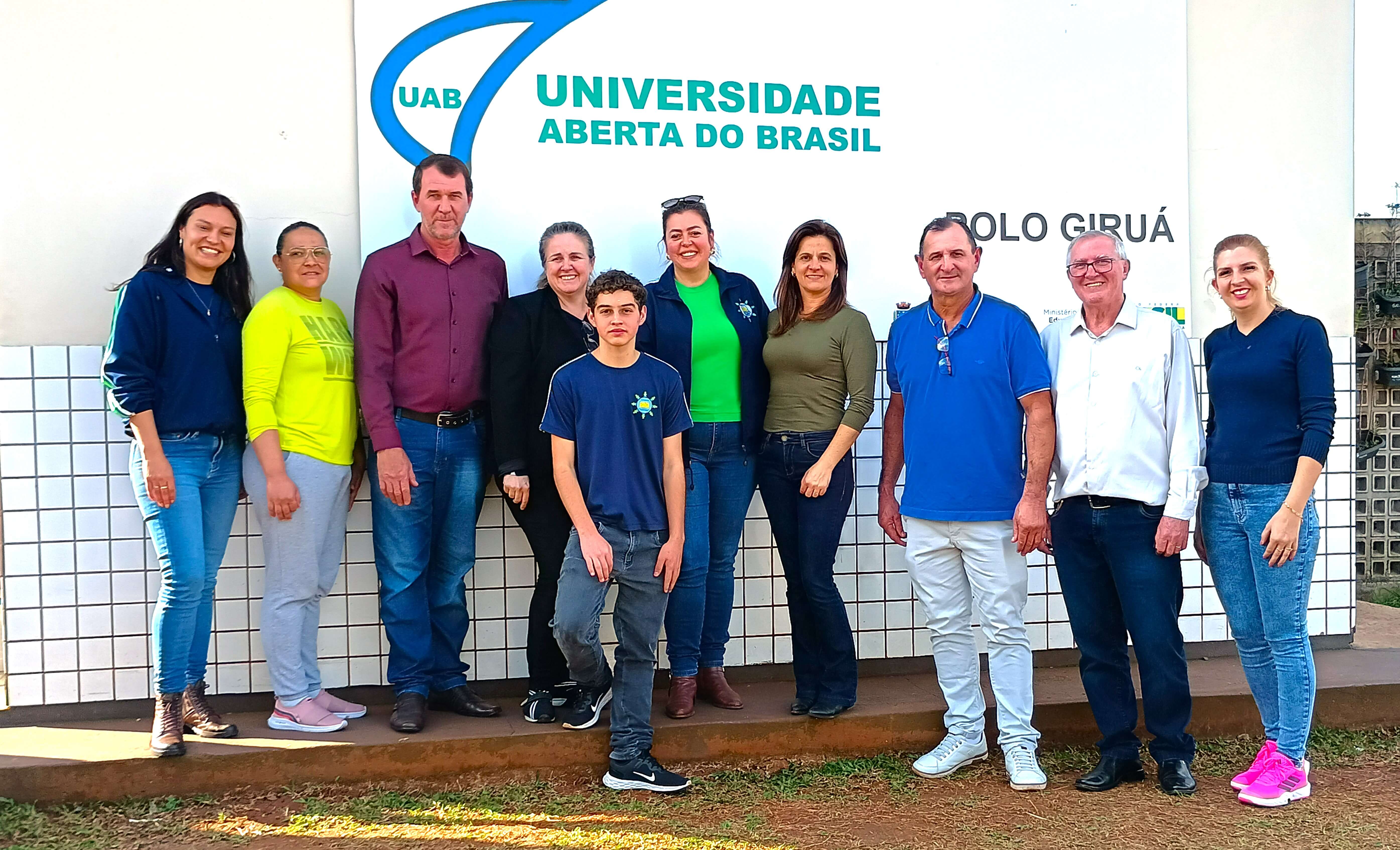 <p>Giru&aacute; celebra a conquista de dois Polos Educacionais</p>