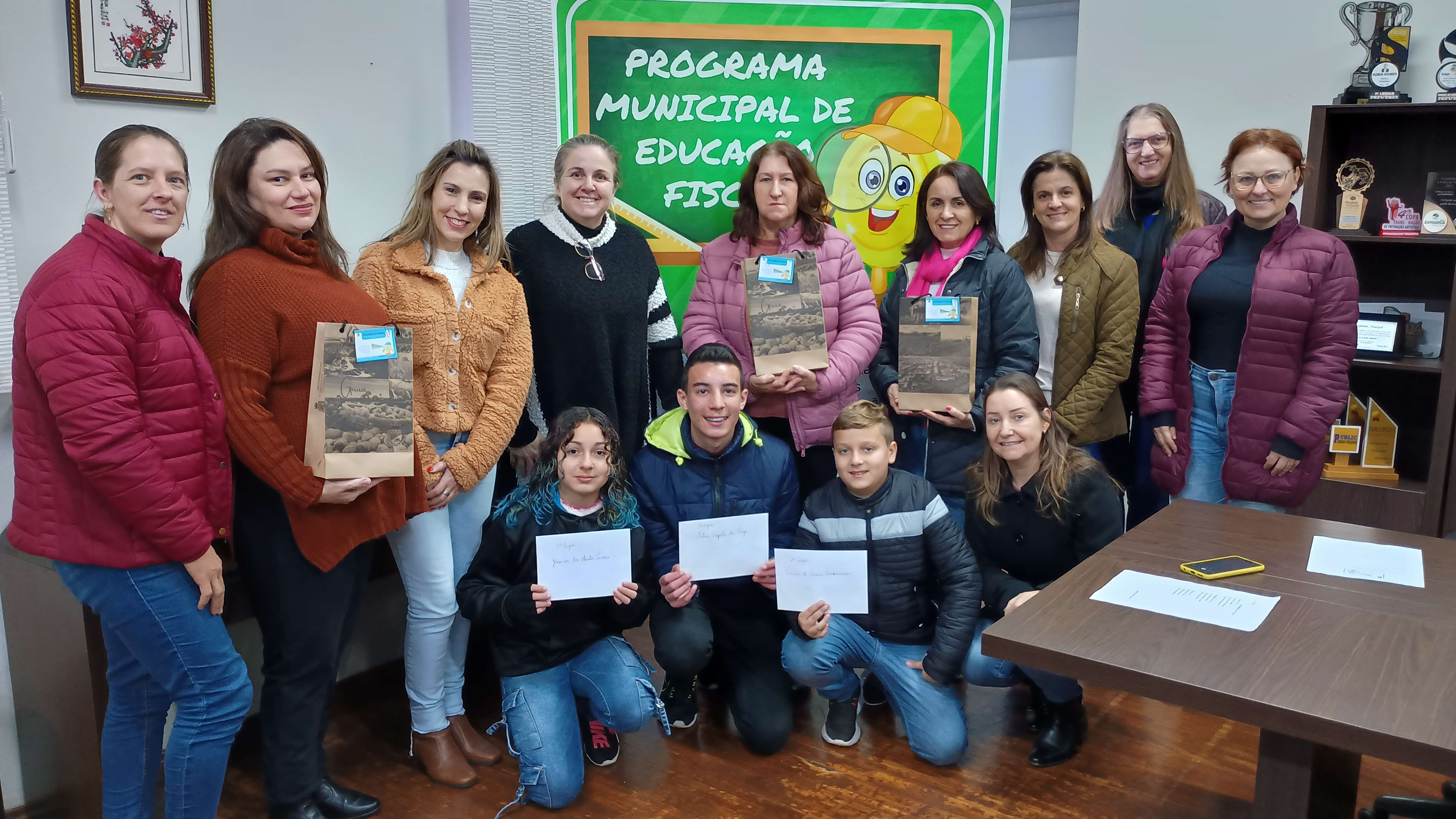 <p>Conhe&ccedil;a os vencedores do Concurso de Poesias do Programa Educa&ccedil;&atilde;o Fiscal</p>