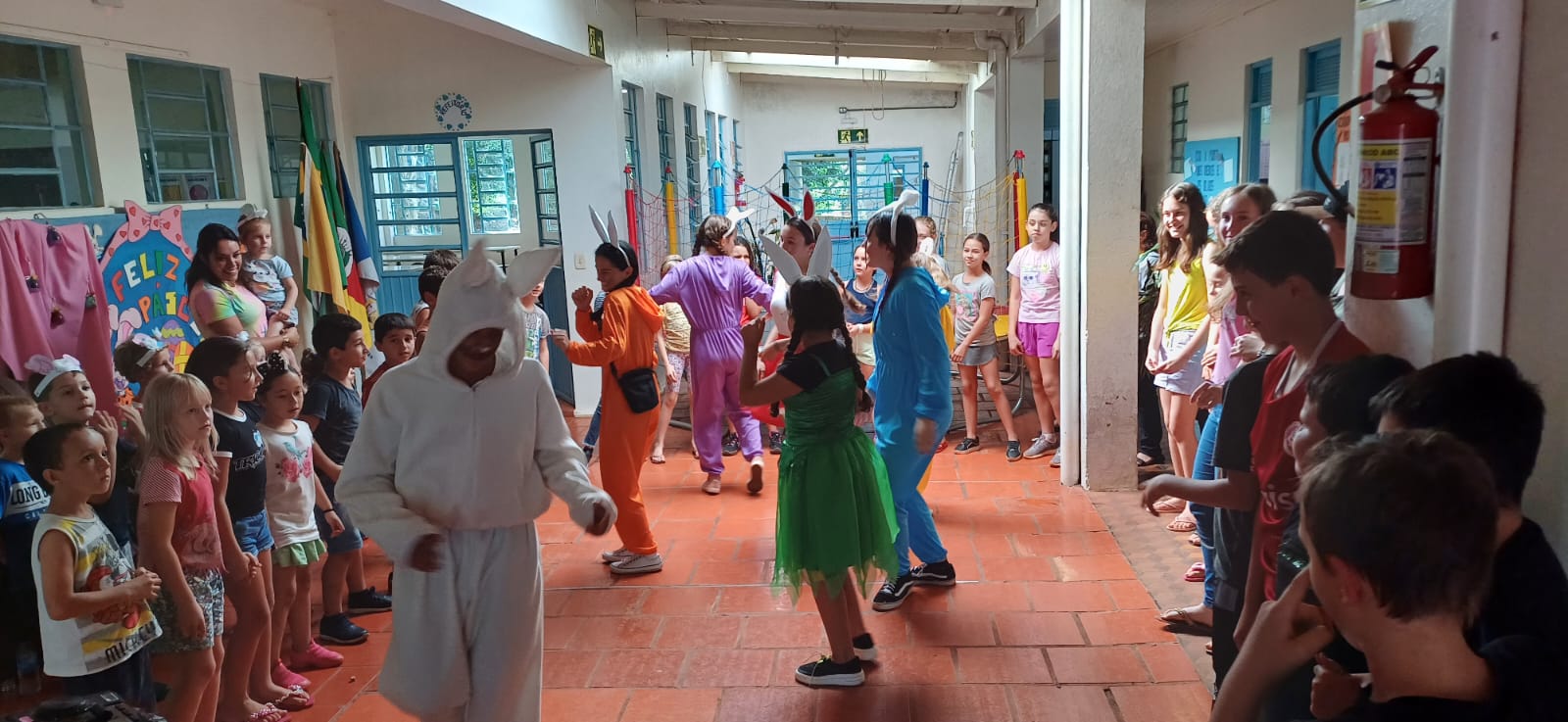 <p>Carava de P&aacute;scoa visita escolas e leva alegria e divers&atilde;o para as crian&ccedil;as</p>