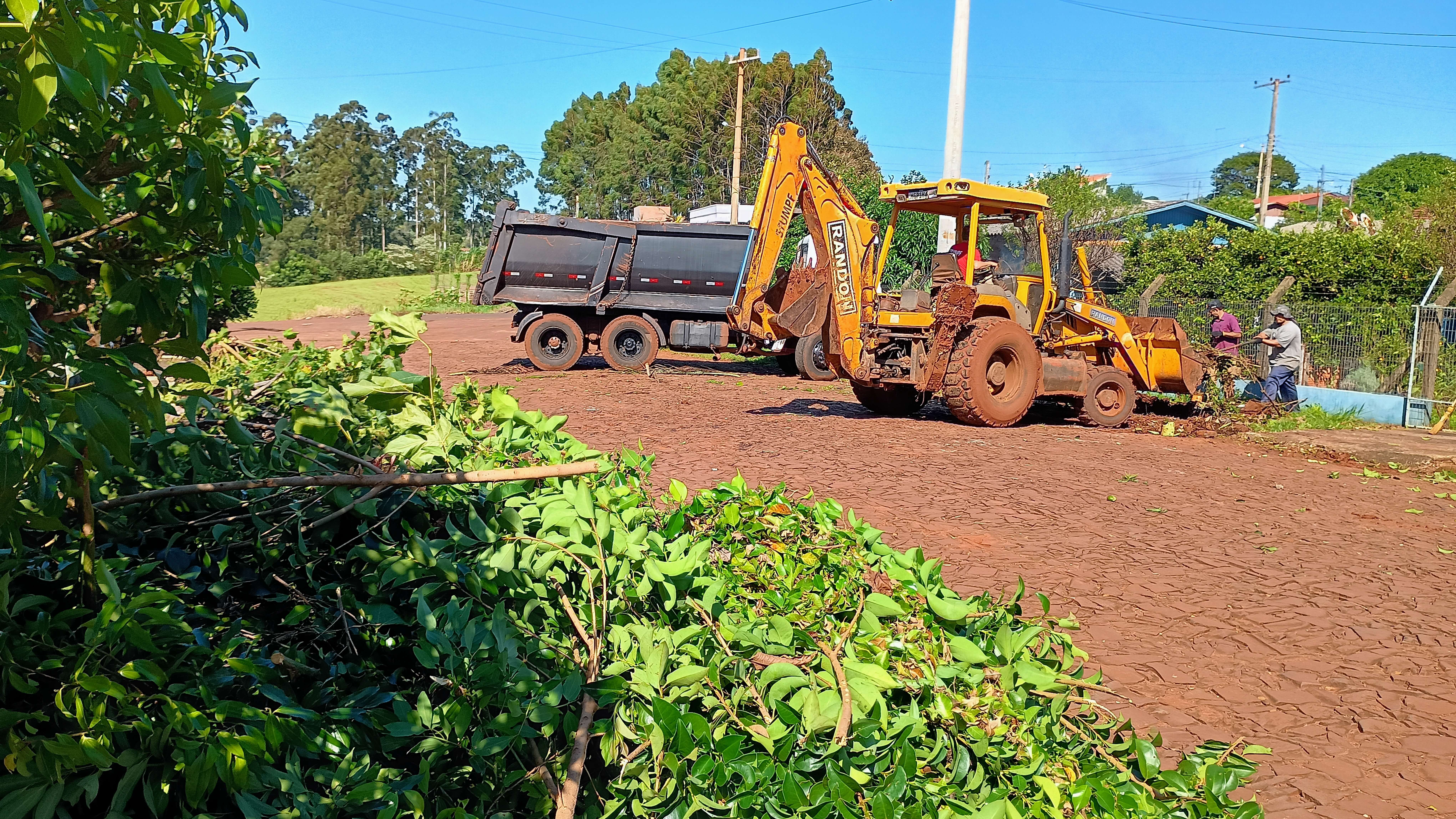 <p><strong>Recolhimento de entulhos gratuito &eacute; ampliado com contrata&ccedil;&atilde;o de empresa terceirizada</strong></p>