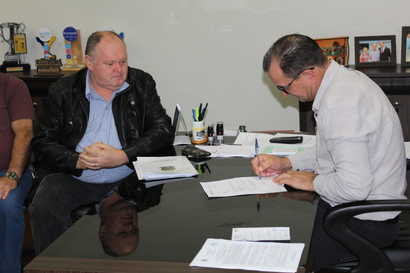 Oficializado repasse de R$189 mil para aquisição de mais um ônibus escolar