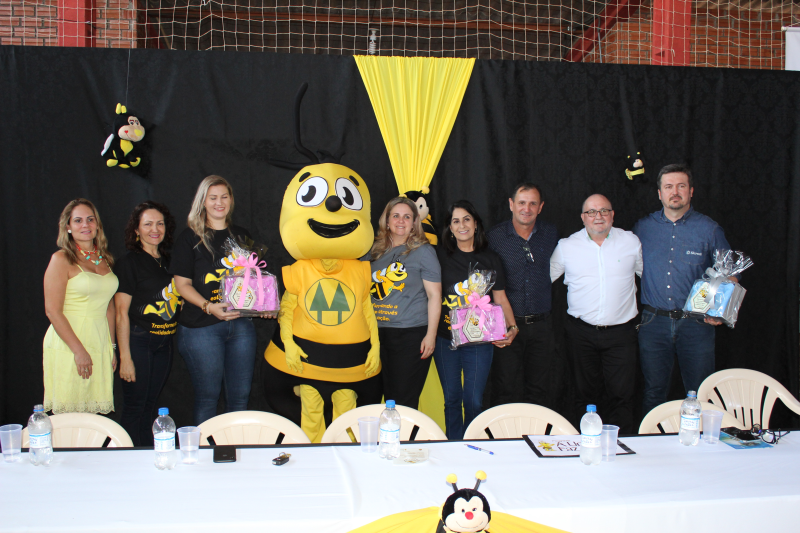 Prefeitura e Sicredi celebram mais uma “Mostra de Trabalhos Pedagógicos”.