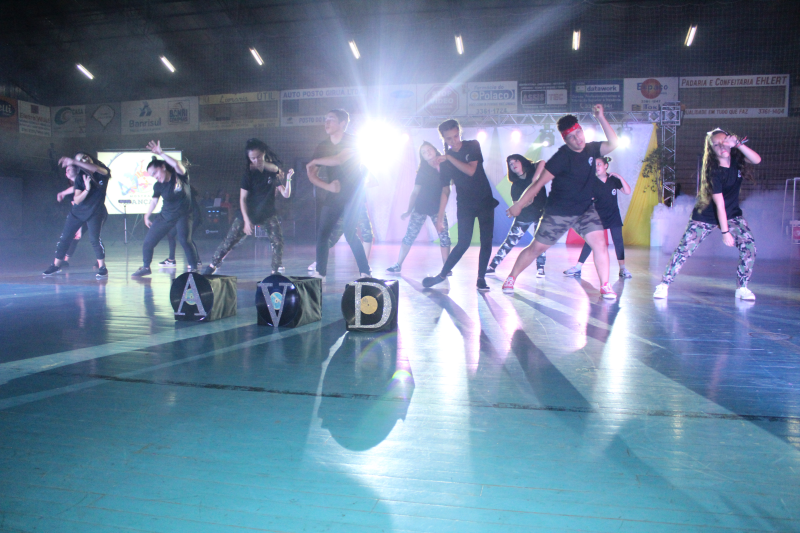 2ª Mostra de Dança lota Ginásio Municipal