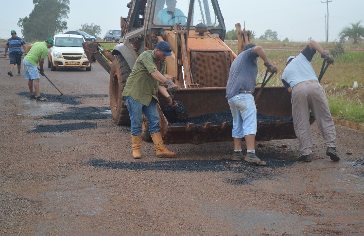 Perimetral da RS 344 recebeu operação tapa buraco