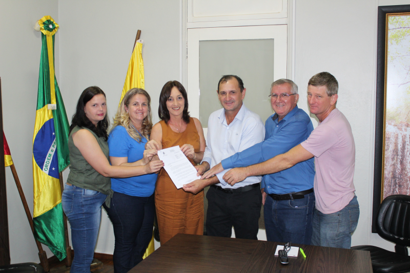 Municipalização da Escola Duque de Caxias é oficializada pela Prefeitura