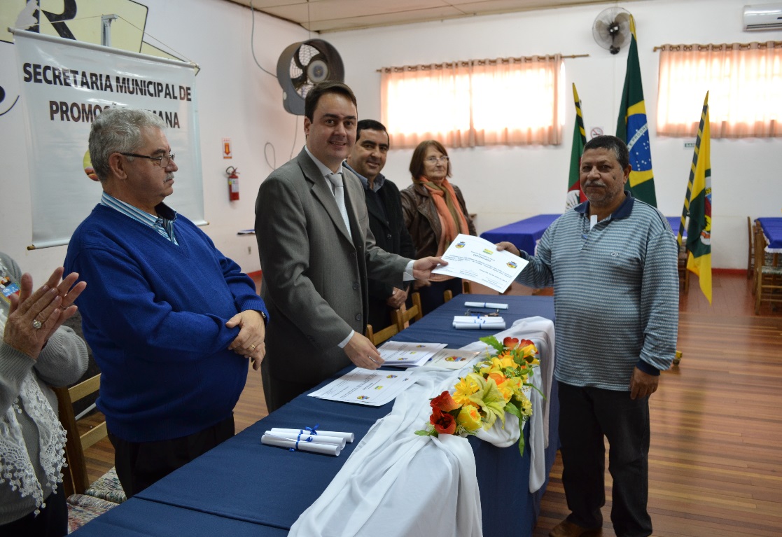 Alunos da Terceira Idade diplomados em ‘inclusão digital'