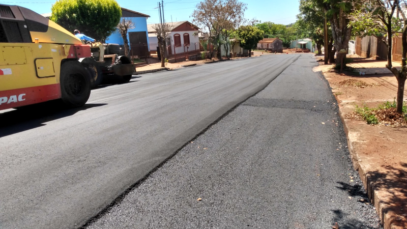 Seguem obras de pavimentação asfáltica em Giruá