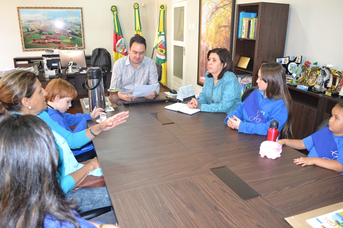 Prefeito Fabiam recebeu alunos da Escola Alfredo Saffi