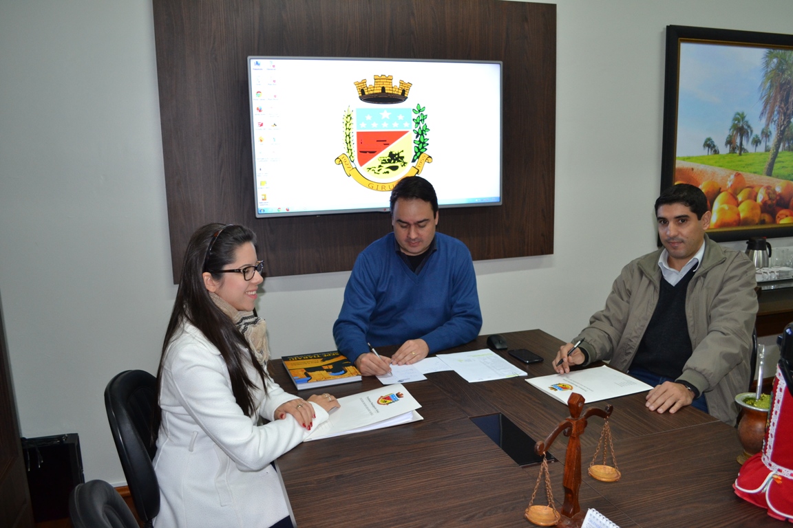 Antecipação do décimo terceiro salário foi anunciada pelo Prefeito Fabiam