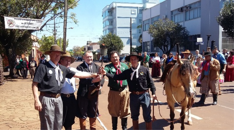 Chegada da Chama Crioula em Giruá abre a Semana Farroupilha