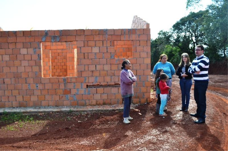 Prefeito de Giruá vistoria loteamento Nova Esperança