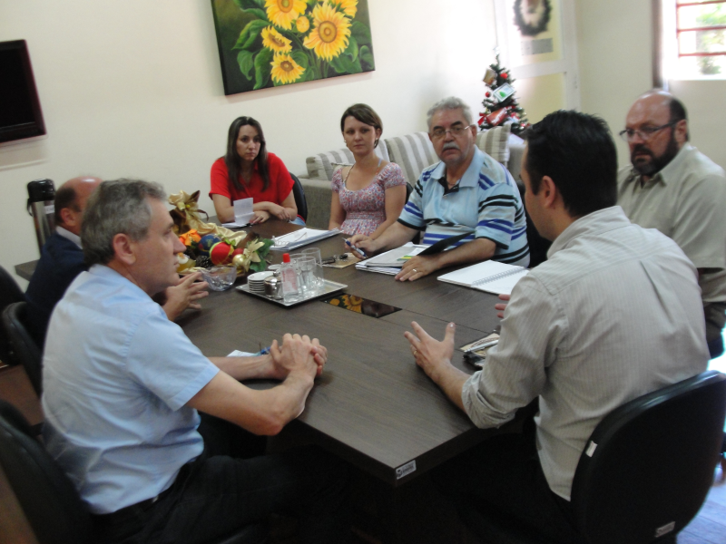 Prefeito Municipal recebe comissão da ExpoGiruá 2014