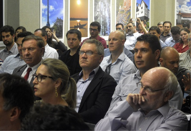 Orçamentos do PAC II são discutidos em reunião na FAMURS