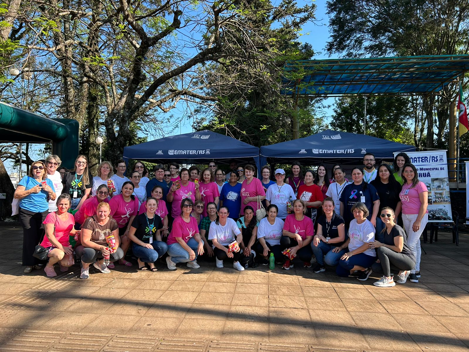 <p>&ldquo;<strong>Dia D Cuidar da Sa&uacute;de&rdquo; re&uacute;ne in&uacute;meras mulheres em atividades alusivas ao Outubro Rosa em Giru&aacute;</strong></p>