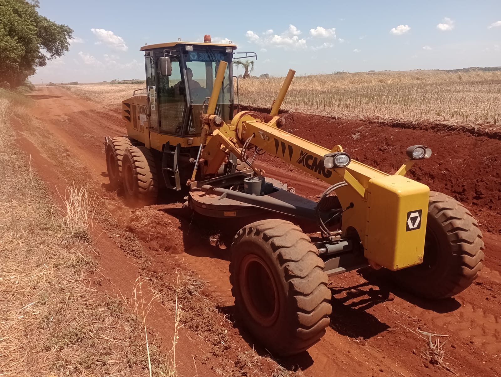 <p>Sequ&ecirc;ncia de atividades em prol da revitaliza&ccedil;&atilde;o de infraestruturas rurais s&atilde;o mantidas em ritmo intenso pela SMIR</p>