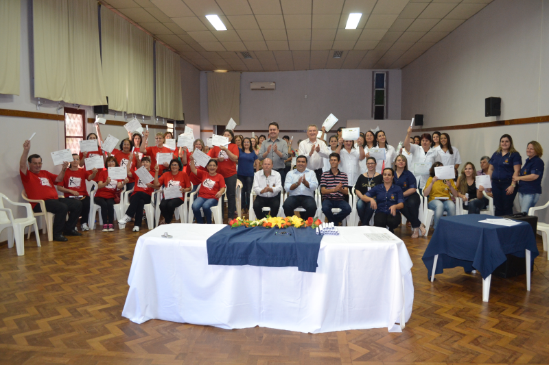 Giruaenses concluem cursos profissionalizantes 