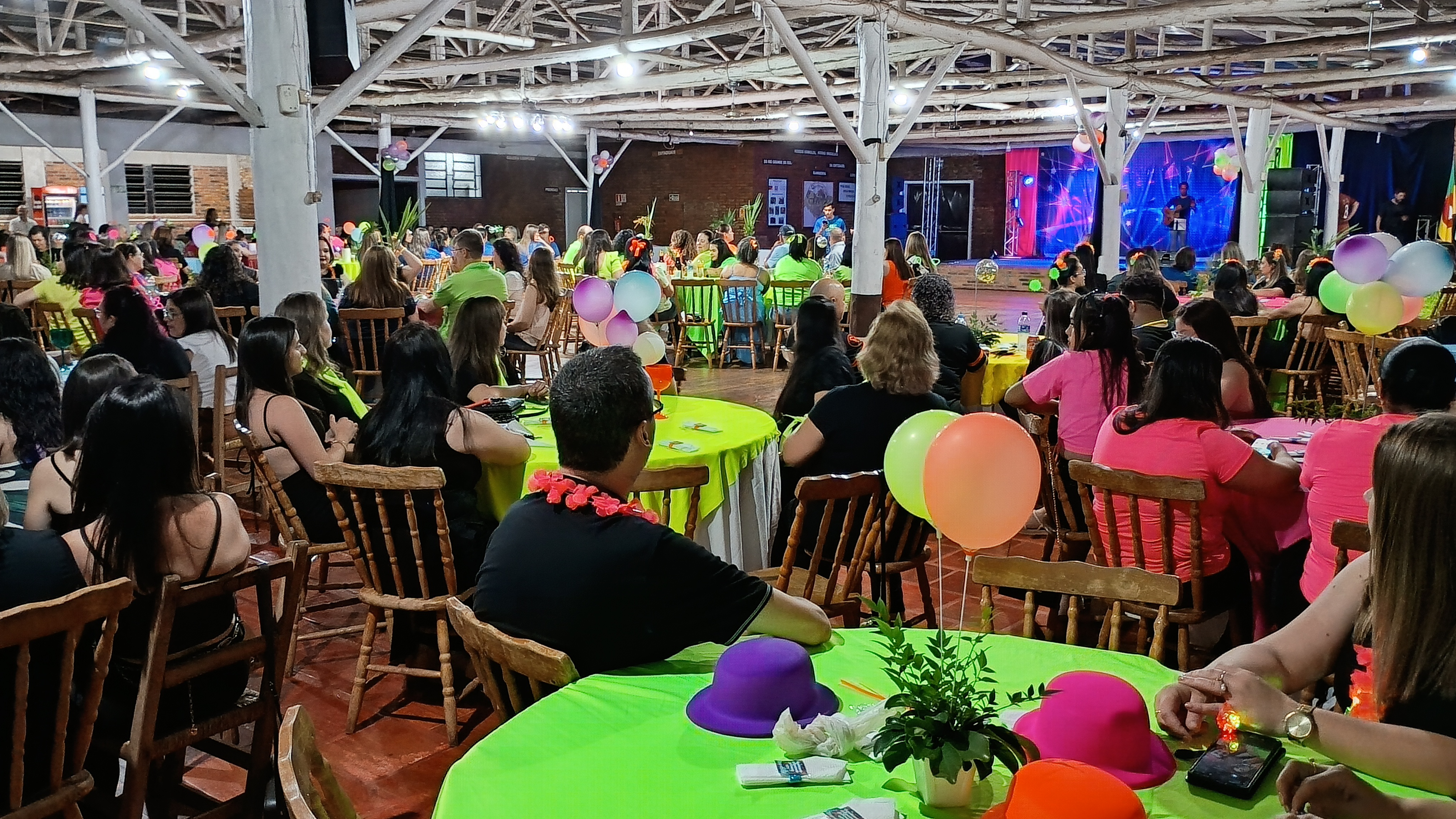 <p><strong>Governo Municipal promove noite festiva em homenagem aos profissionais de educa&ccedil;&atilde;o</strong></p>