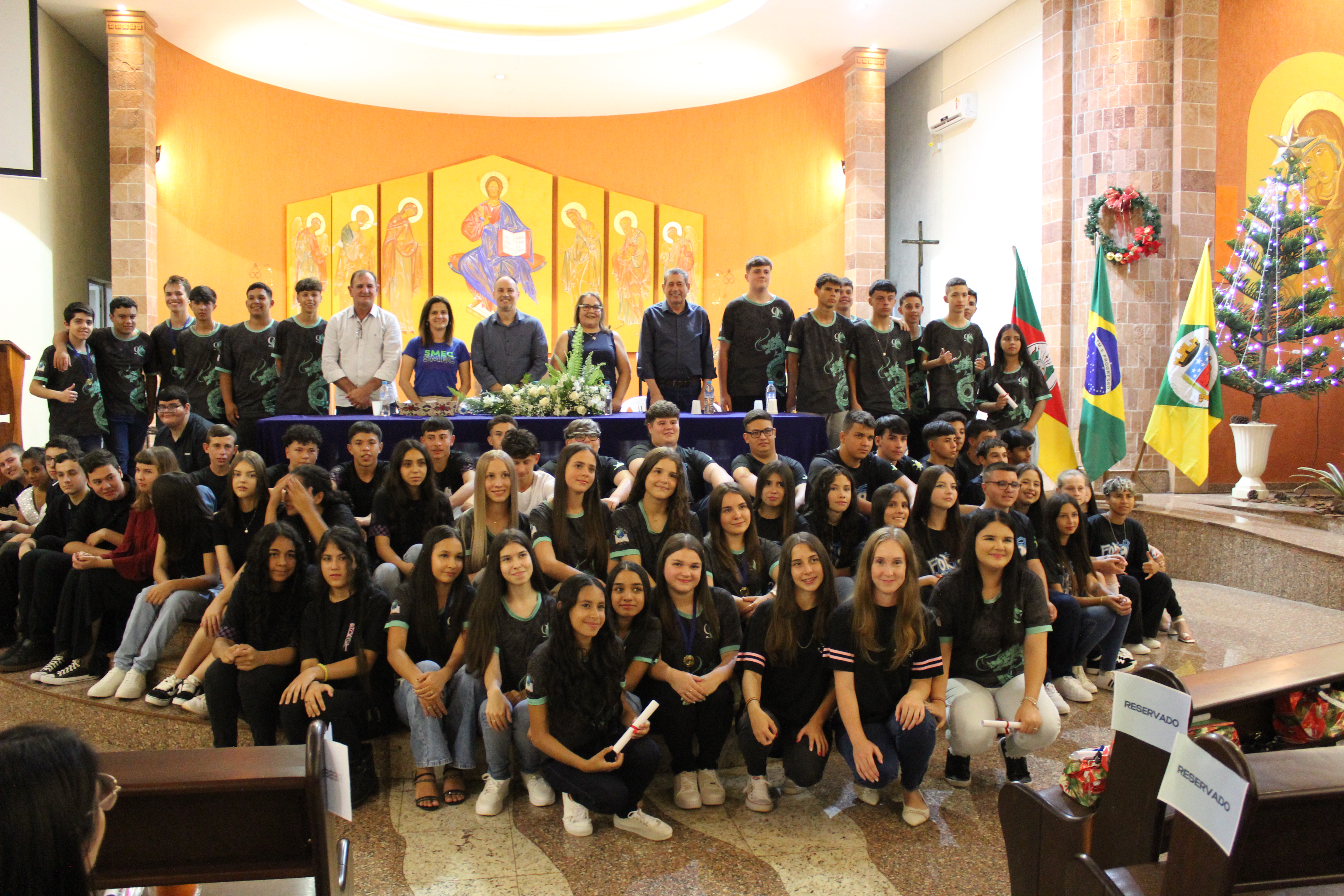 <p style="text-align: left;" align="center">Governo Municipal realizado ato de formatura dos alunos do 9&ordm; ano escolar</p>