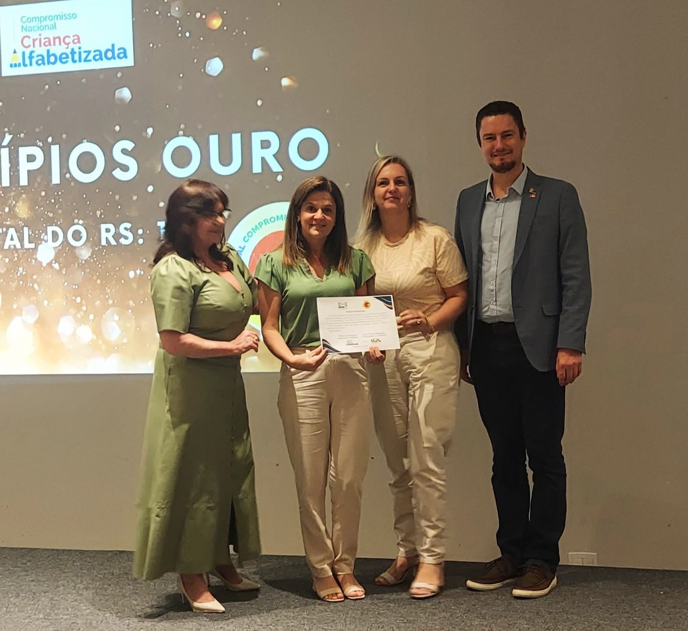 <p>Giru&aacute; &eacute; reconhecido com Selo Ouro no Compromisso com a Alfabetiza&ccedil;&atilde;o</p>