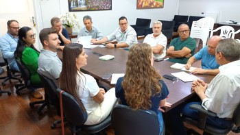 <p>Prefeito Dari Taborda re&uacute;ne setor da produ&ccedil;&atilde;o agr&iacute;cola para tratar sobre estiagem que afeta a produ&ccedil;&atilde;o das culturas de ver&atilde;o</p>