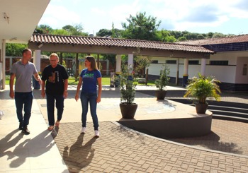 <p><strong>Vice-prefeito Mello e secret&aacute;ria de Educa&ccedil;&atilde;o e Cultura realizam visitas a educand&aacute;rios giruaenses</strong></p>