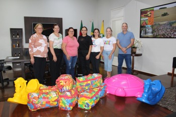 <p><strong>Governo Municipal adquire e destina novos brinquedos para todas escolas municipais</strong></p>