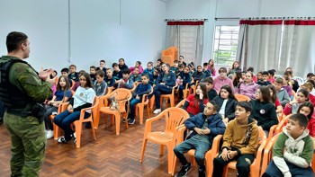 <p>Alunos giruaenses iniciaram forma&ccedil;&atilde;o no Programa Patrulha Ambiental Mirim</p>