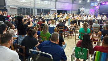 <p>Noite Cultura Instrumental de M&uacute;sica com mais de 100 alunos presentes</p>