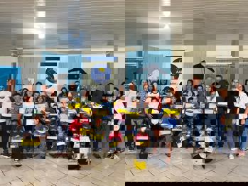 <p>100 alunos integrantes do AABB Comunidade recebem uniformes completos</p>