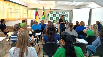 <p>Secretaria Municipal de Educa&ccedil;&atilde;o e Cultura reuniu diretores e supervisores de escola para definir atividades de 2025</p>