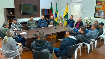 <p><span style="font-family: Liberation Serif, serif;">Governo Municipal re&uacute;ne lideran&ccedil;as do setor de produ&ccedil;&atilde;o agr&iacute;cola para deliberar sobre apoio aos produtores referente ao endividamento rural</span></p>