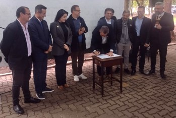 <p>Prefeito Taborda assina conv&ecirc;nio em Porto Alegre para revitalizar importante estrada vicinal no munic&iacute;pio</p>
