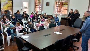 <p><span style="color: #000000;"><span style="font-family: Liberation Serif, serif;"><span style="font-size: medium;">Governo Municipal premia vencedores do Concurso Educa&ccedil;&atilde;o Fiscal</span></span></span></p>