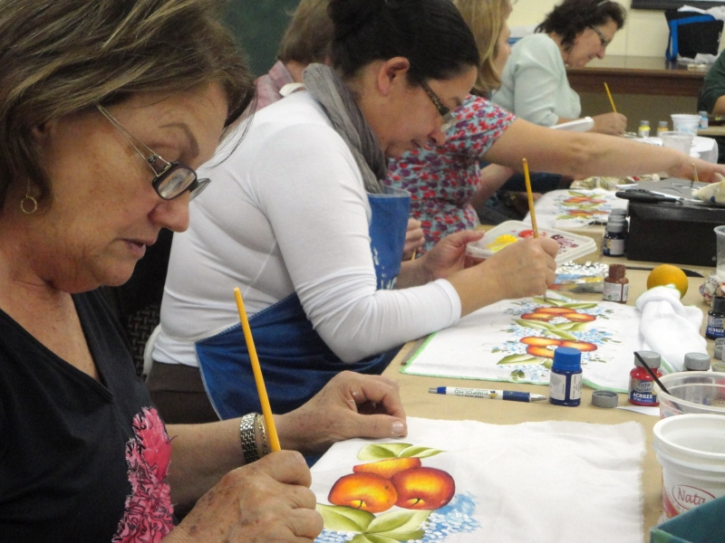 CURSO DE ARTESANATO – TINGIMENTO E PINTURA EM TECIDOS