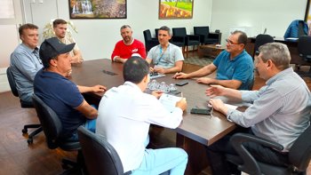 <p>Prefeito Dari Taborda recebe consultor da RGE para tratar de novos investimentos em energia el&eacute;trica em Giru&aacute;</p>