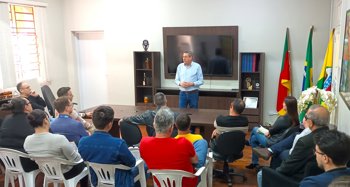 <h2 class="western"><span style="font-size: medium;">Giru&aacute; lan&ccedil;a o Programa &ldquo;Caminhos do Desenvolvimento&rdquo; para fortalecer o com&eacute;rcio local</span></h2>