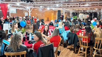 <p align="justify">Profissionais da Educa&ccedil;&atilde;o s&atilde;o homenageados em noite de celebra&ccedil;&atilde;o promovida pelo Governo Municipal</p>