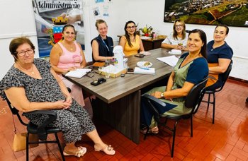 <p>COMDIM re&uacute;ne lideran&ccedil;as e tra&ccedil;a estrat&eacute;gias para promo&ccedil;&atilde;o dos direitos das mulheres</p>