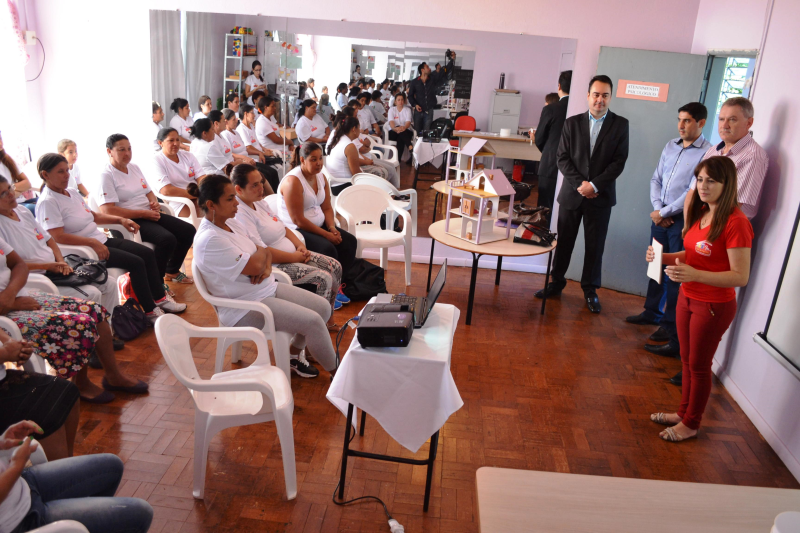 MULHERES CORAJOSAS E VIRTUOSAS PREPARAM OFICINAS PARA A PÁSCOA