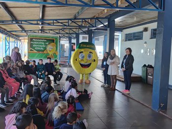 Educa&ccedil;&atilde;o Fiscal &eacute; tema de atividade na Escola Alfredo Saffi