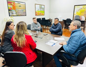 Executivo Municipal assina ordem de servi&ccedil;o para amplia&ccedil;&atilde;o do CRAS de Giru&aacute;