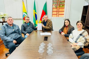 Executivo Municipal recebe convite para a 75&ordf; Festa do Colono e Motorista