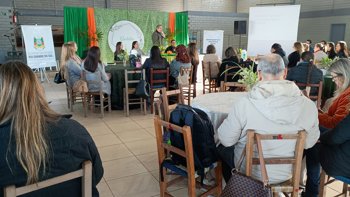Giru&aacute; sedia encontro regional do Apoia SUAS com participa&ccedil;&atilde;o de 25 munic&iacute;pios da AMM
