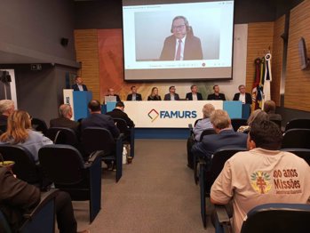 Taborda representa Giru&aacute; e a AMM em agenda institucional sobre os 400 anos das Miss&otilde;es