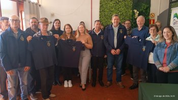Governo Municipal entrega novos uniformes aos grupos da melhor idade de Giru&aacute;