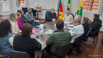 Giru&aacute; formaliza contrato de cr&eacute;dito para pavimenta&ccedil;&atilde;o na &Aacute;rea Empresarial lennart Leimann